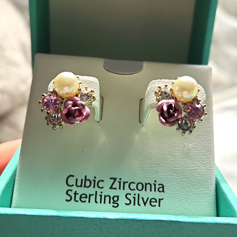 Beautiful pearl and rose silver earrings